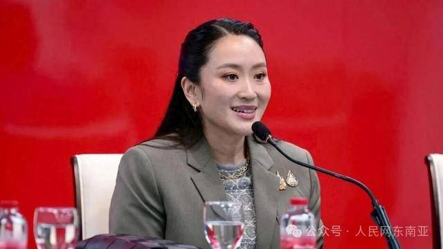父亲入狱当日下午，泰国前总理佩通坦宣布全面备战大选