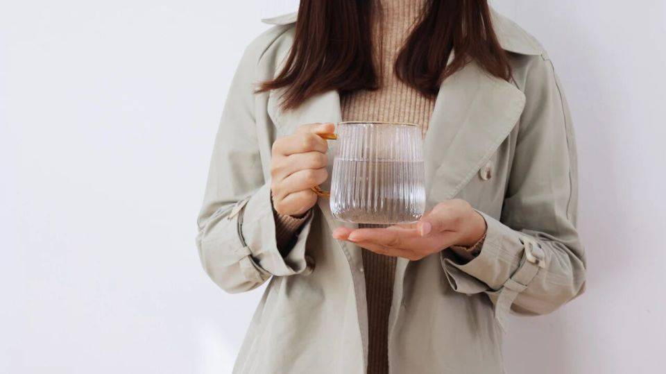 早上空腹喝水，比不吃早饭危害还大？起床后，按顺序做好这些事