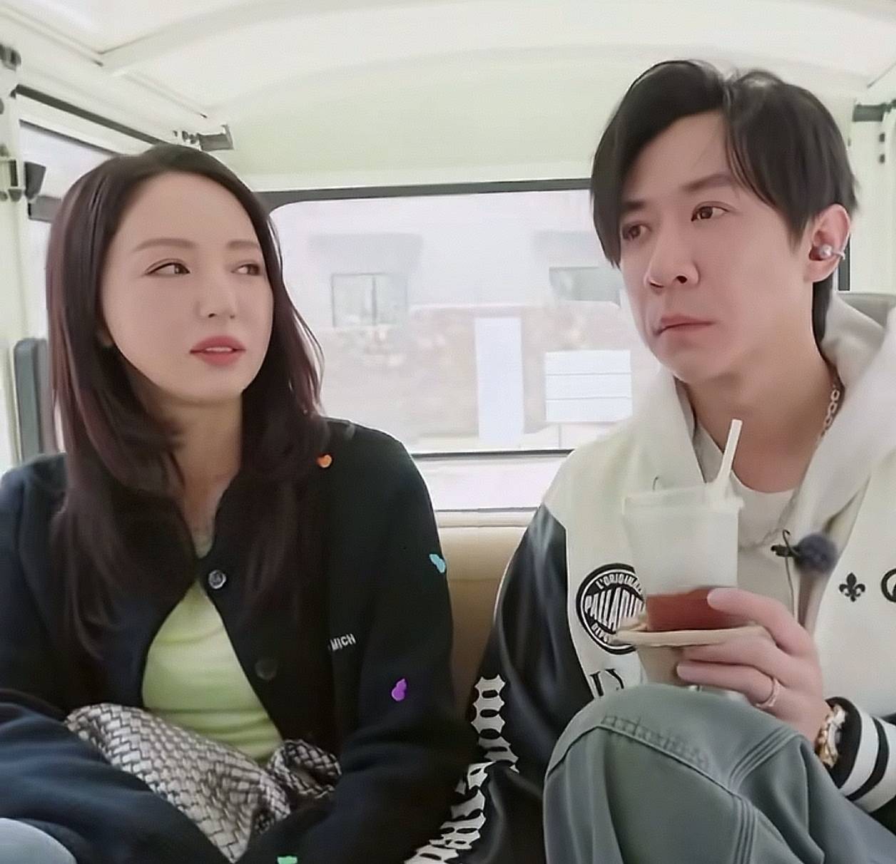 原创            董璇为什么选择张维伊，原因很简单，因为张维伊是她的“舒适圈”