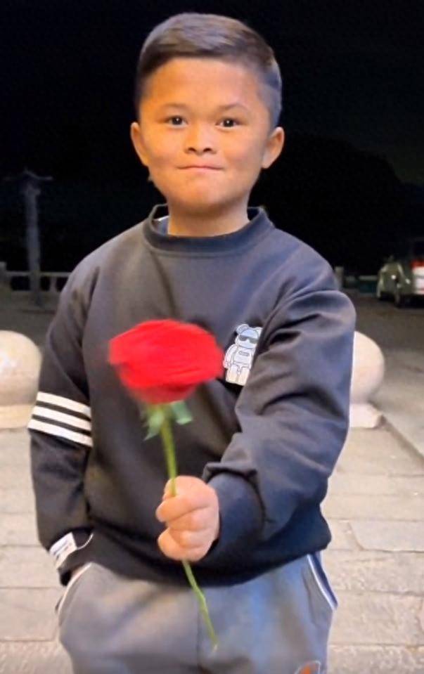 原创            小马云十年后长大，跟着表哥拍视频为生，想娶媳妇