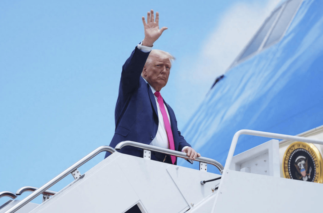 要抢中国九三阅兵风头？来不成北京的特朗普，准备搭台再搞一次阅兵