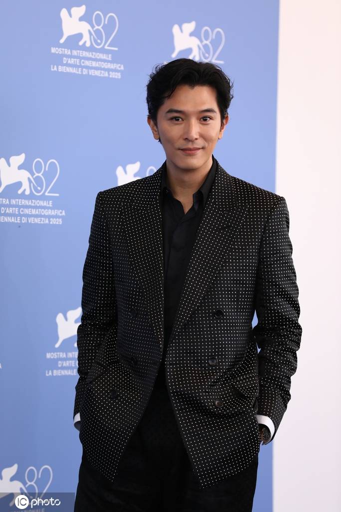 第82届威尼斯电影节《女孩》Photocall：邱泽