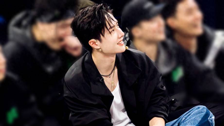 原创            被问：结婚了会藏私房钱吗？王一博犹豫了一下：那肯定要