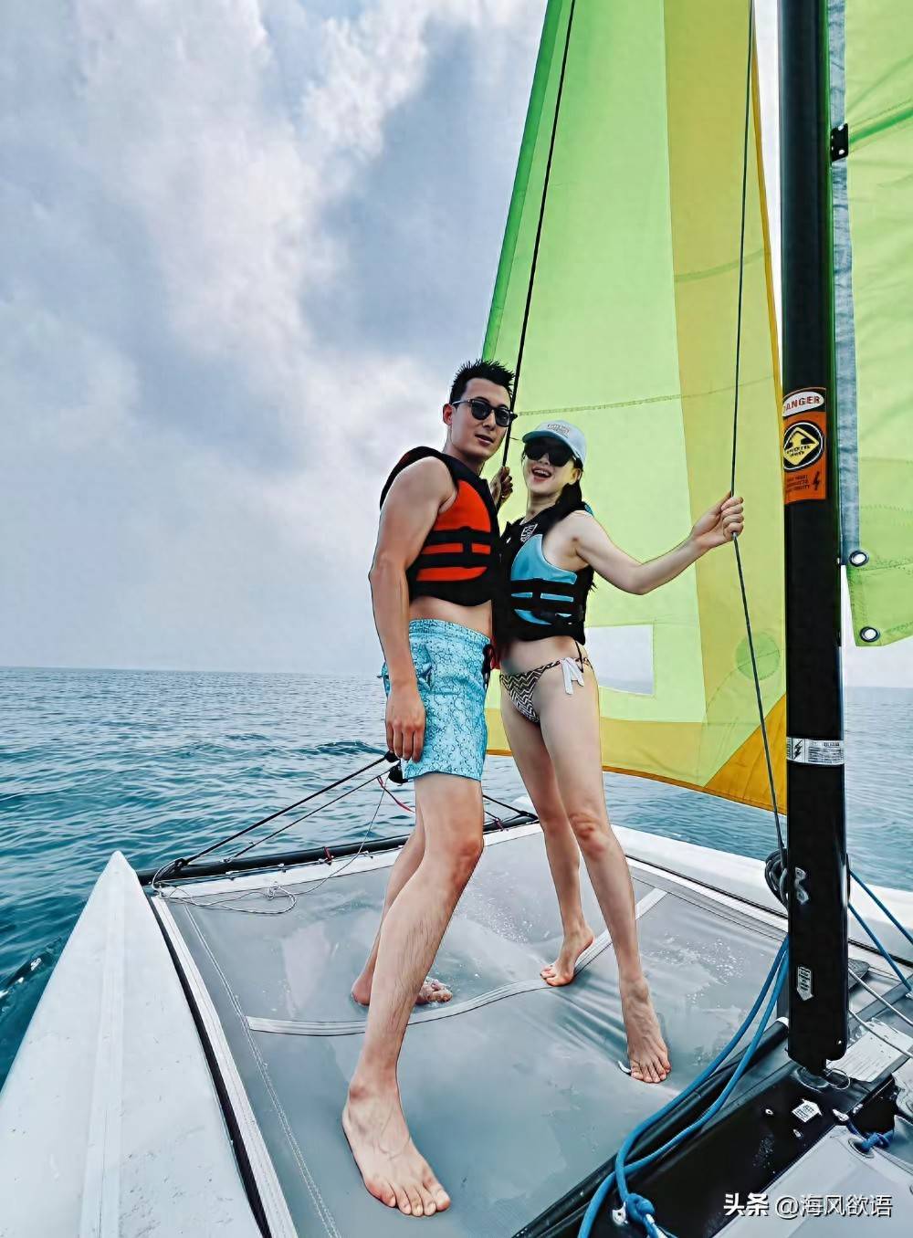 原创            朱珠携家人三亚度假，泳装现身魅力四射，女儿完美继承爸爸颜值