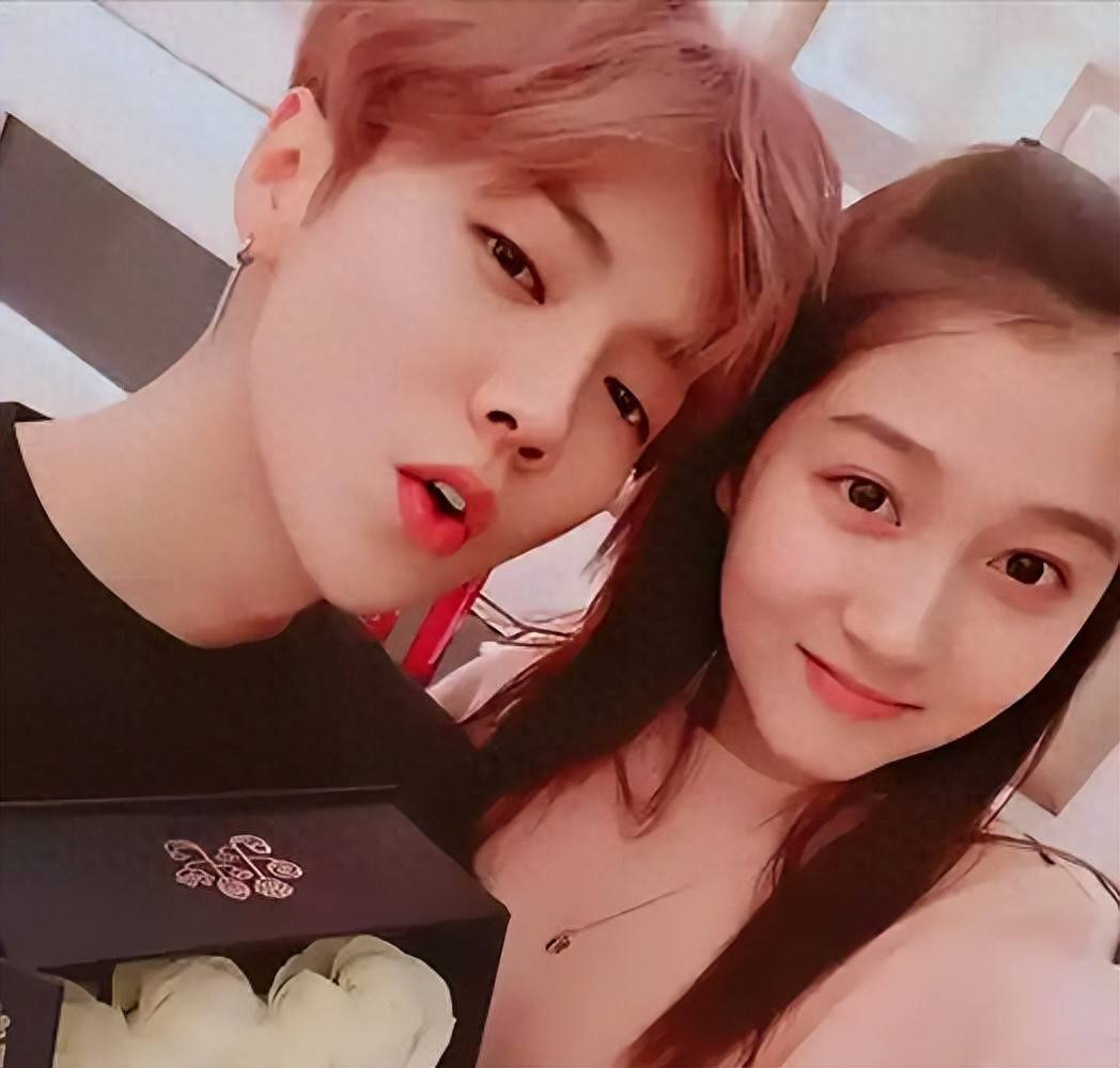 原创            一波未平一波起，关晓彤一个举动把自己推上风口浪尖，鹿晗怎么看