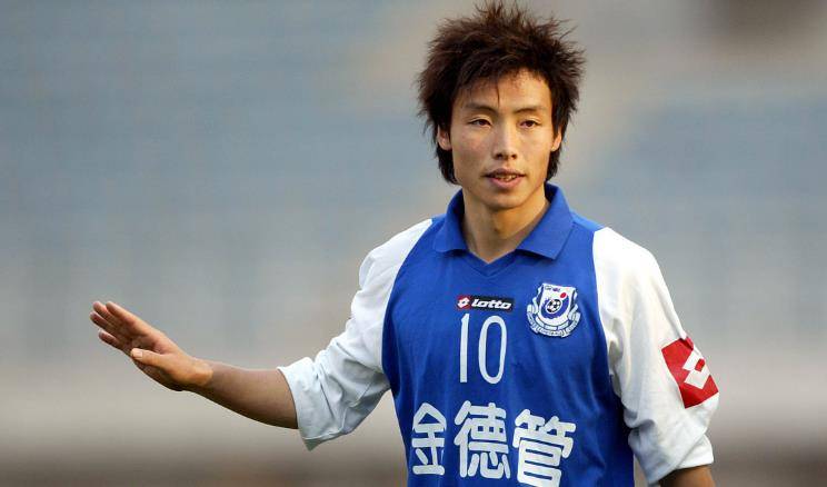 原创            喜讯！昔日津门虎中场核心重返俱乐部主场，刚亮相就被球迷追捧