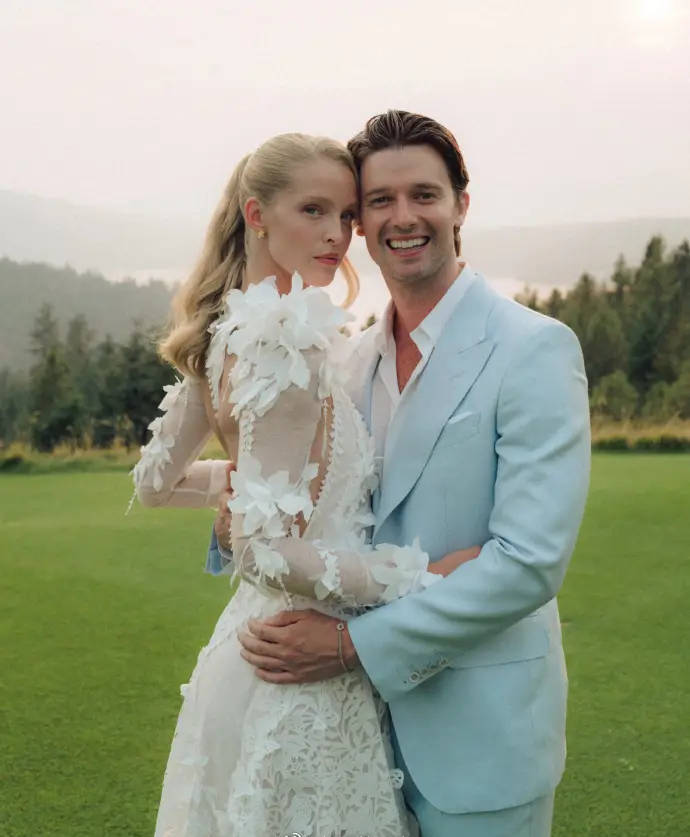 施瓦辛格儿子婚礼现场曝光 与妻子亲密对视画面超甜