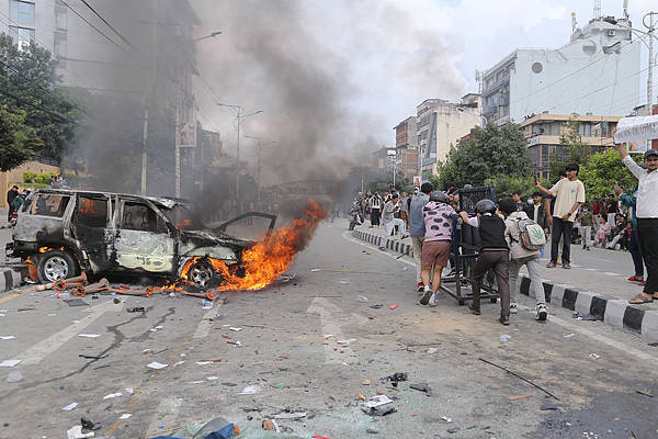 尼泊尔抗议致19人死亡，总理奥利辞职