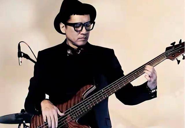 TVB老戏骨年轻帅气剧照曝光，曾踩坑拍风月片，与黄家驹是挚友