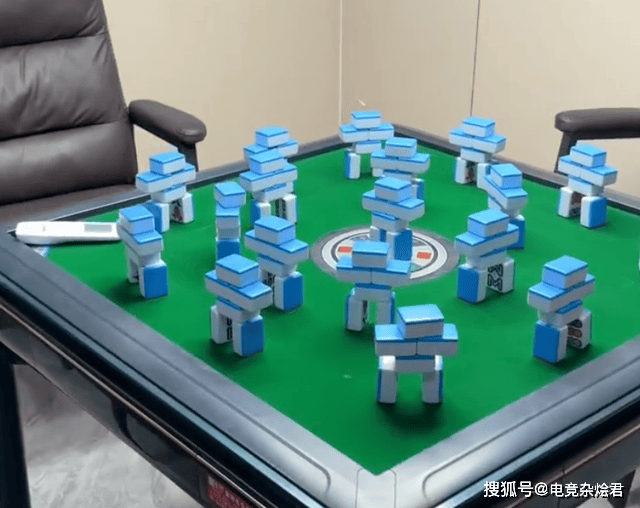 打牌人的最高致敬！土豪用50000张麻将，砌成一扇“国粹艺术门”