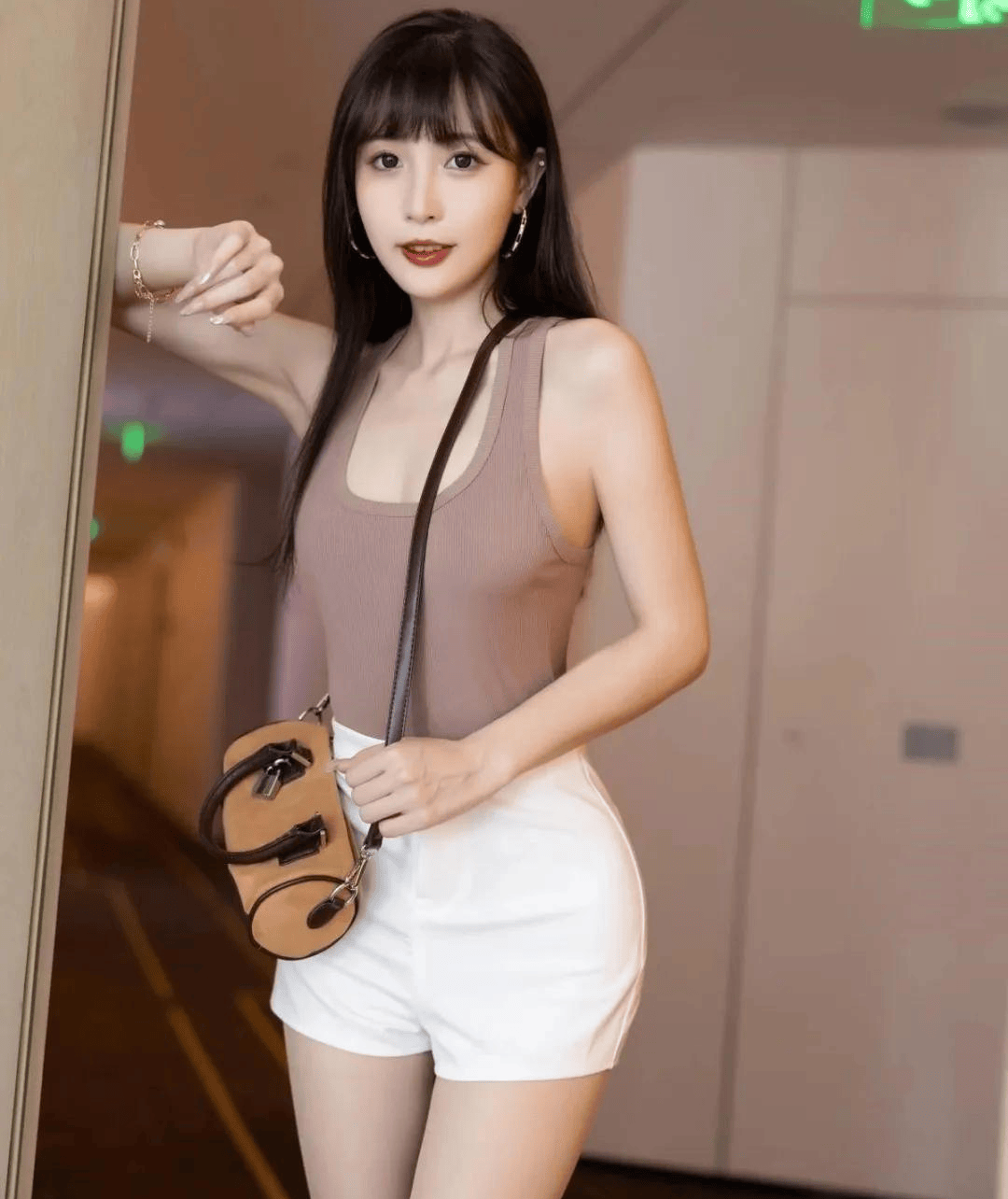 谁看谁心动！肉丝狠狠点燃夏日风情，林星阑休闲穿搭一穿，女神美腿直接出圈！