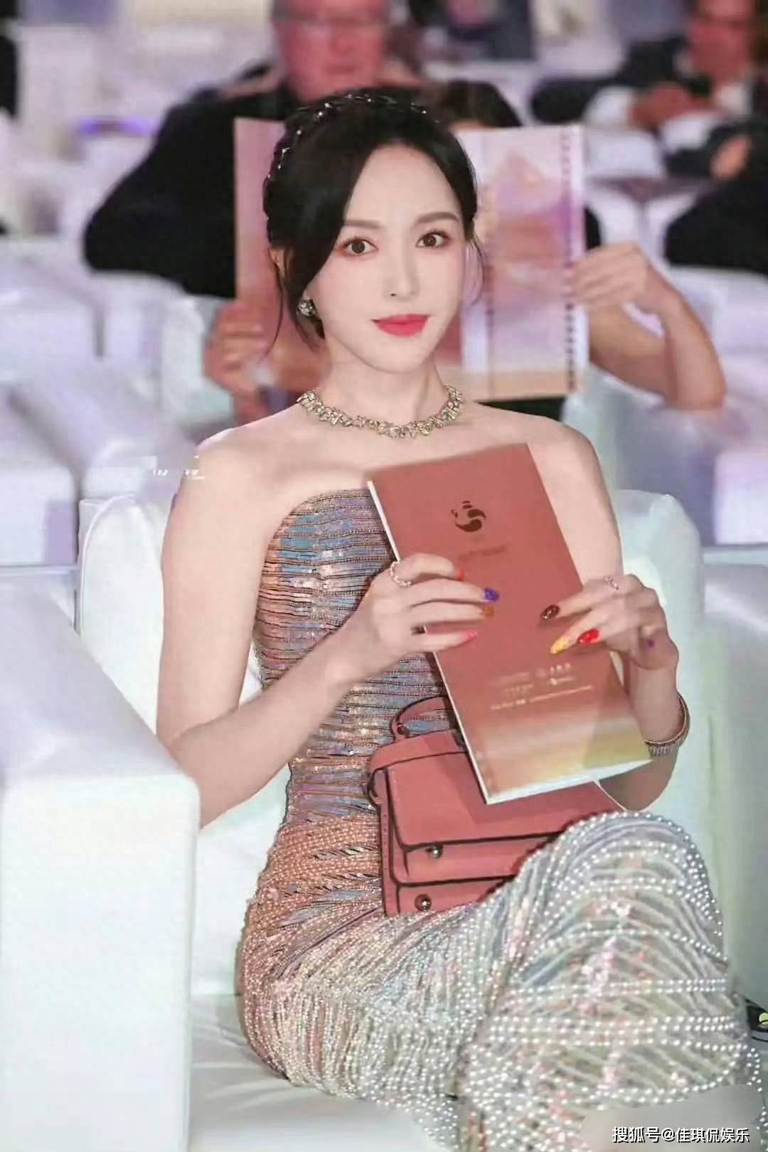 唐嫣获金熊猫奖视后，喜极而泣，仅举办两届，奖项含金量到底多高