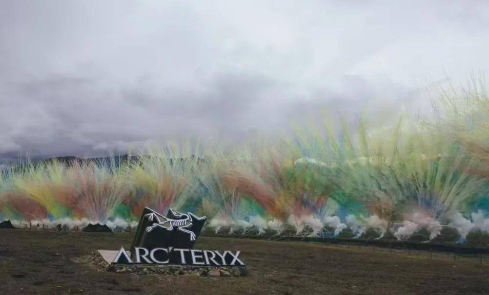 原创            始祖鸟被曝不止一次高原放烟花！疑似彩排照片流出，网友呼吁重罚