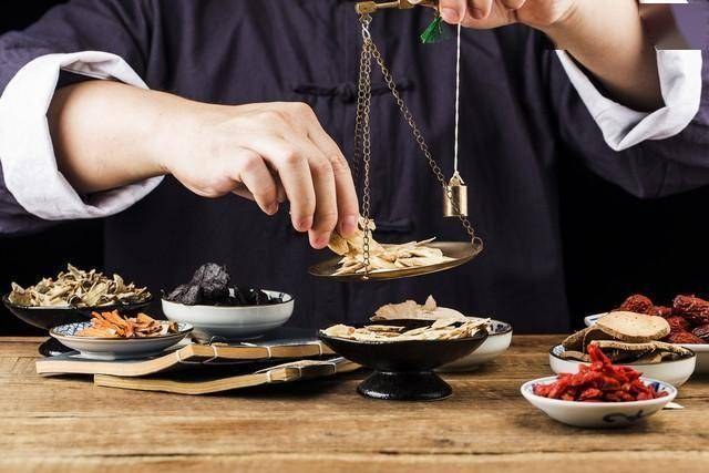 祛湿先辨证：3类湿气对应的中成药搭配方案，对症调理更高效