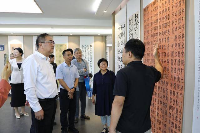 山东省烟台市职工书法、绘画、摄影作品展览开幕