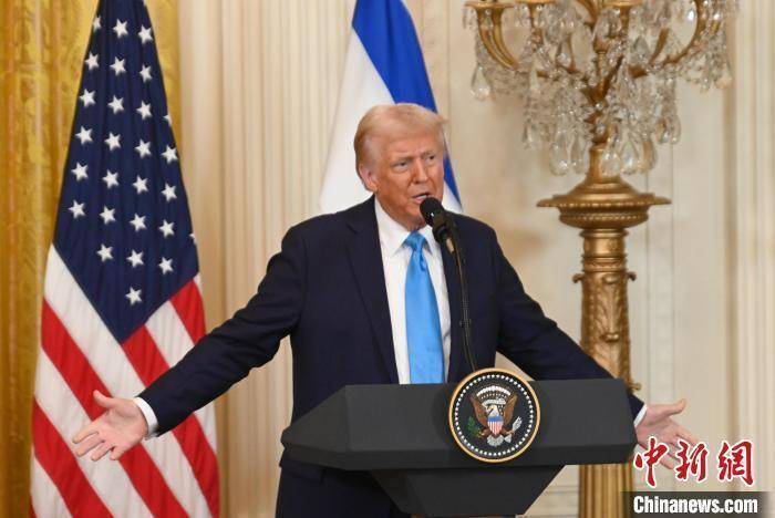 特朗普：国会山骚乱中FBI秘密派遣274名特工混入人群