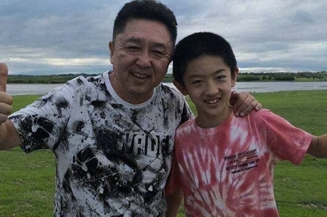 原创            于思洋拿18所大学offer，于谦高兴坏了，这么多年没白培养