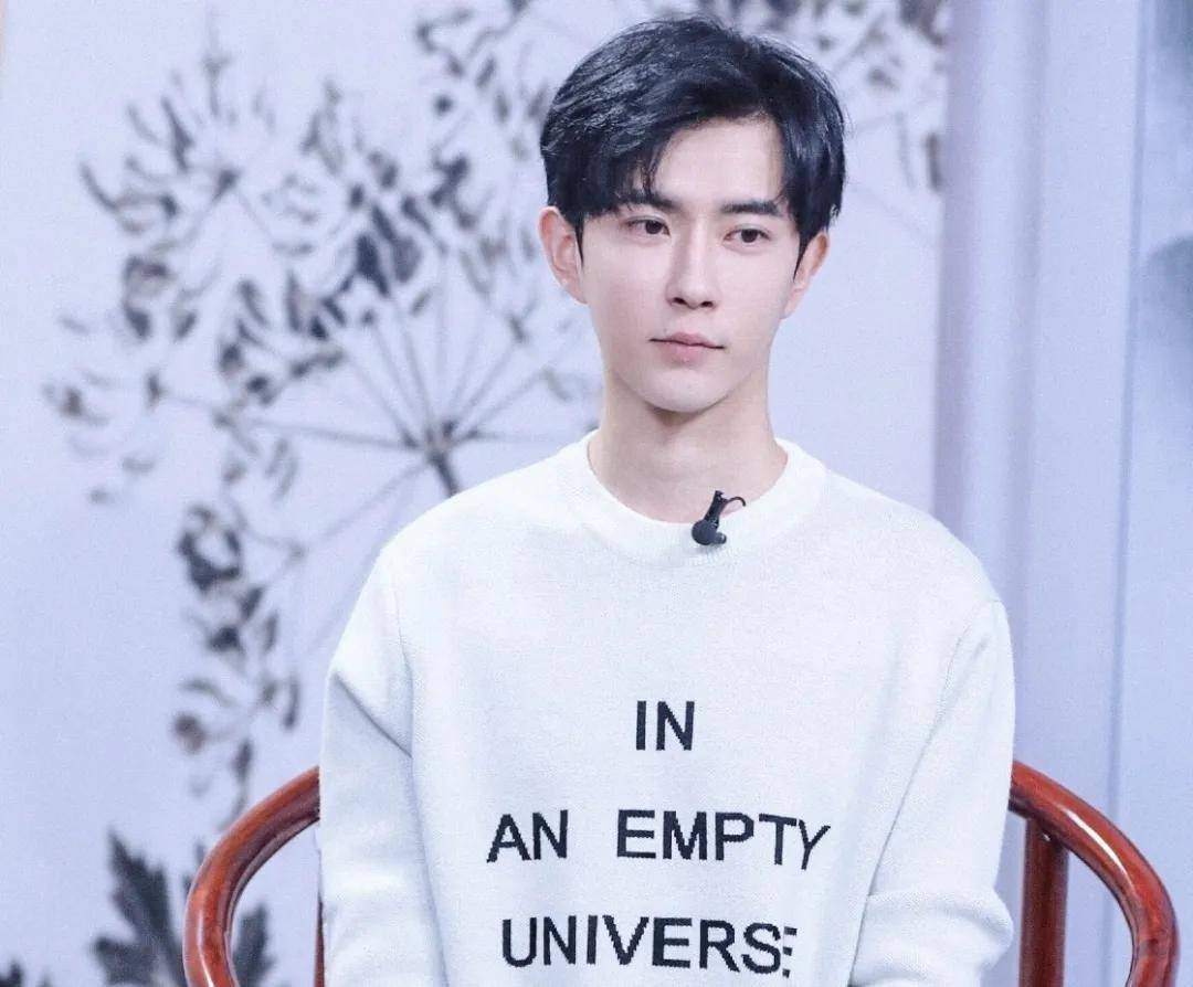 原创            编剧极光光卷入于朦胧事件！当晚疑似在他家聚会，劳力士手表不少