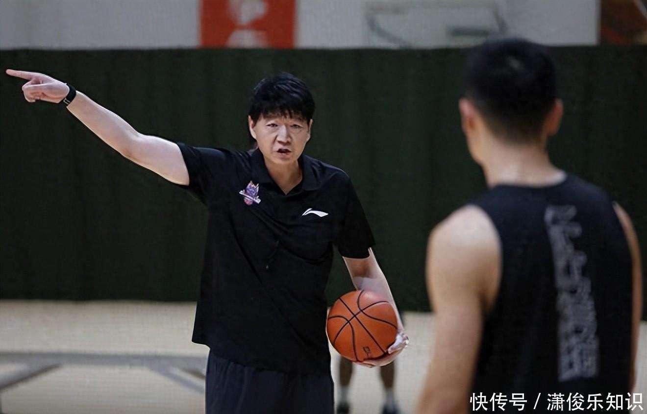 原创            正式官宣！山东男篮3人暂别离队，赴欧参加对抗赛，3分射手在列