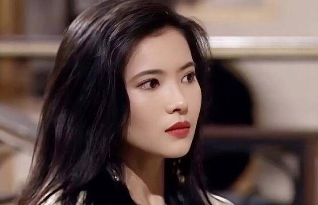 曝知名港星蓝洁瑛被有势力大佬侵犯，现场有人围观，无人出手帮忙