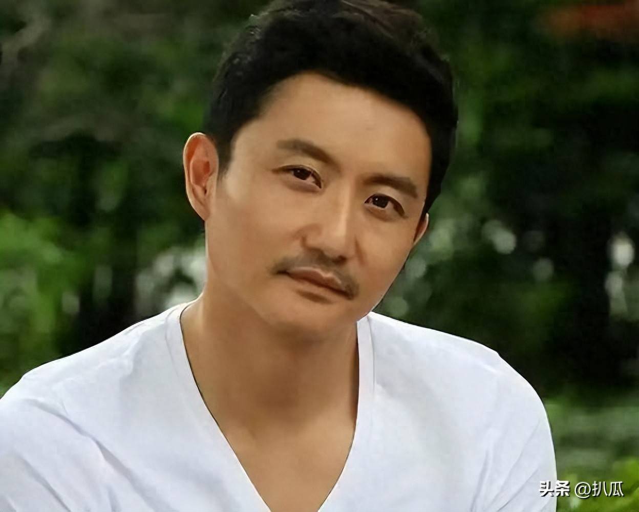 原创            原来他们是夫妻，《灼灼韶华》他凭演技又火了，一家三口低调幸福