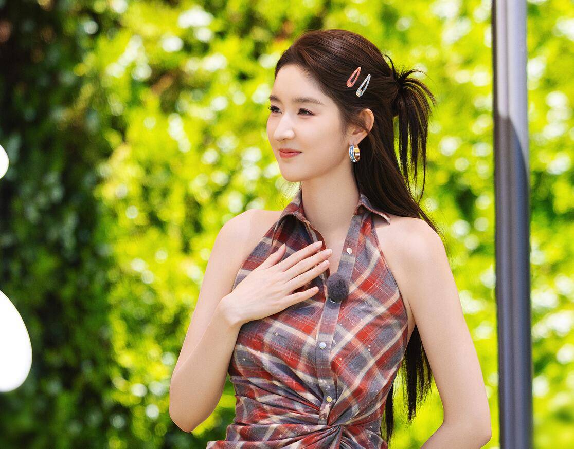 原创            王玉雯凭啥能在《地球超新鲜》出圈？从她对导演的态度一目了然