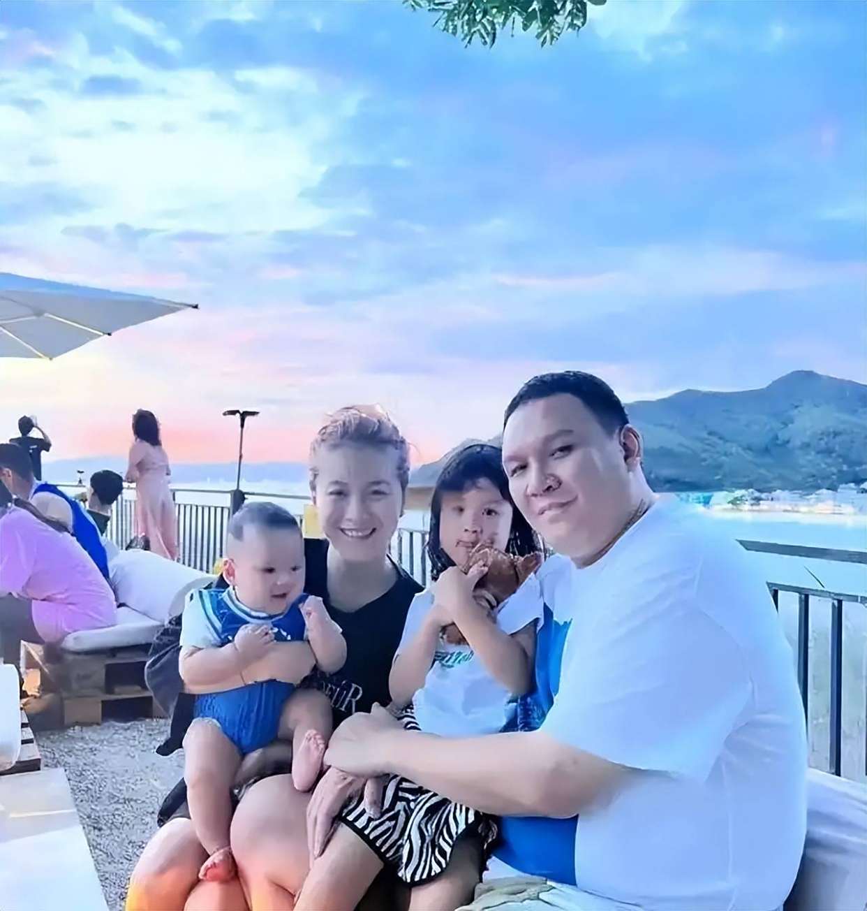 原创            车澈曾当李嘉格面抱乃万，真好友不避嫌，离婚另有原因别瞎猜了