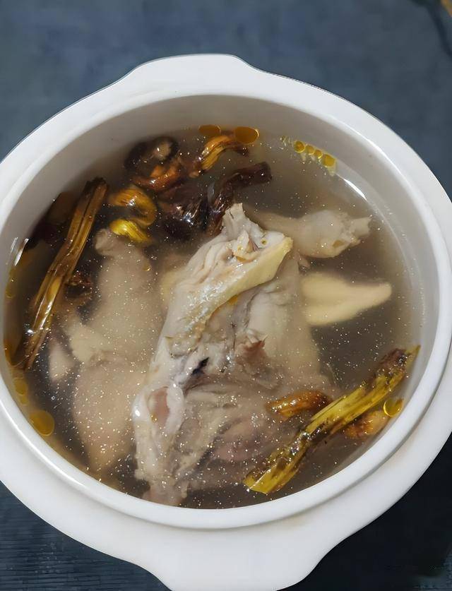秋燥伤人最无形！建议常给家人做这4道汤水，润肺降火一身轻