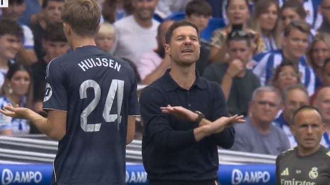 难以置信！赫伊森染红、裁判不看回放，阿隆索怒吼：太不可思议