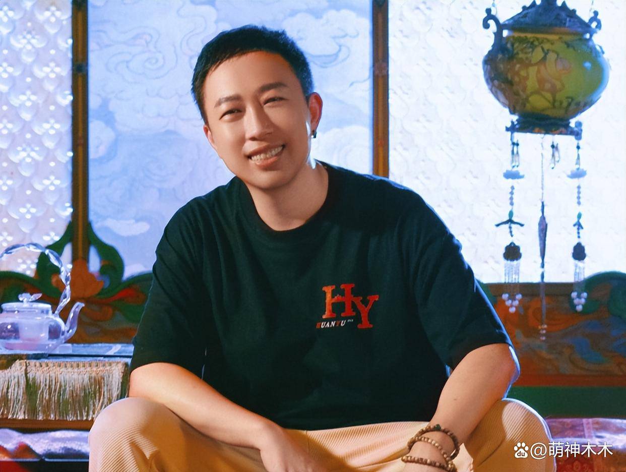 原创            于正代孕风波越演越烈！狗仔公开内涵，同航班网友曝他大聊育儿经