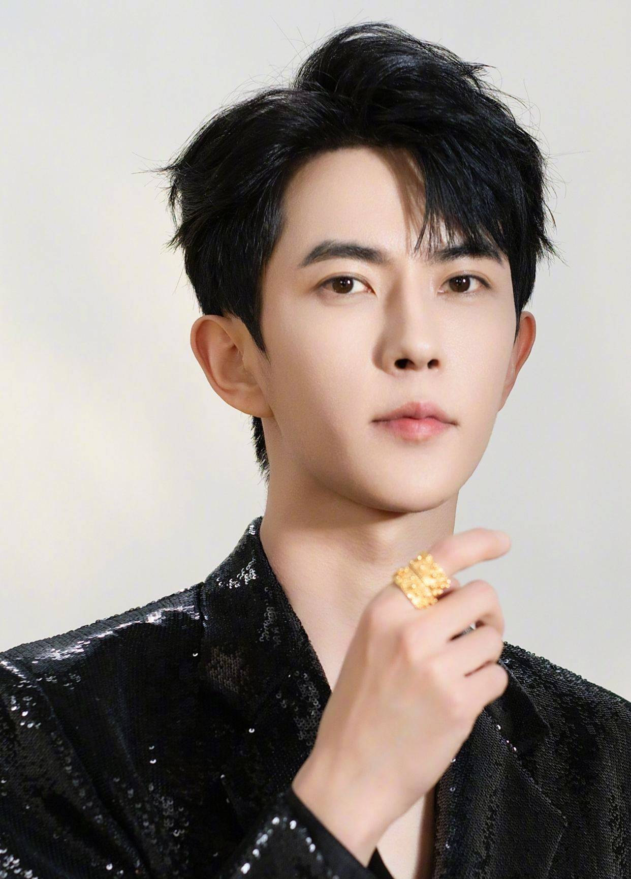 原创            派出所回应于朦胧坠楼，被资本封杀3年零收入，3个月前新剧刚杀青