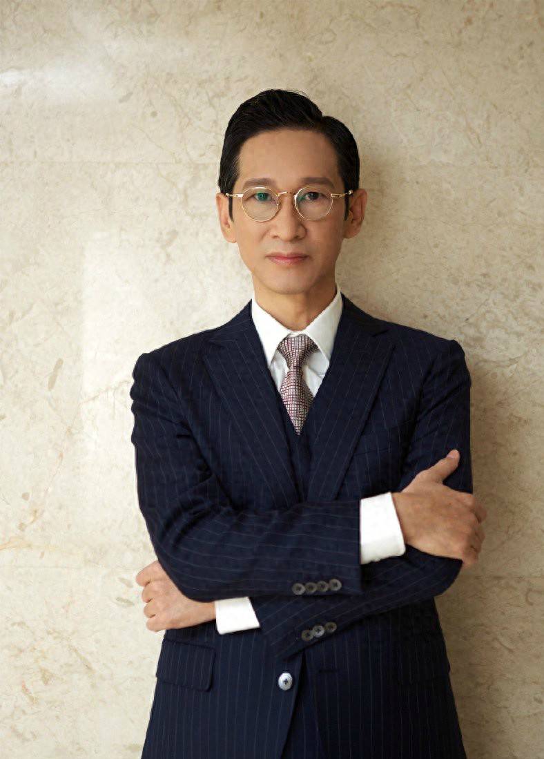 原创            国家一级演员王劲松，无儿无女无绯闻，如今58岁熬成演技天花板