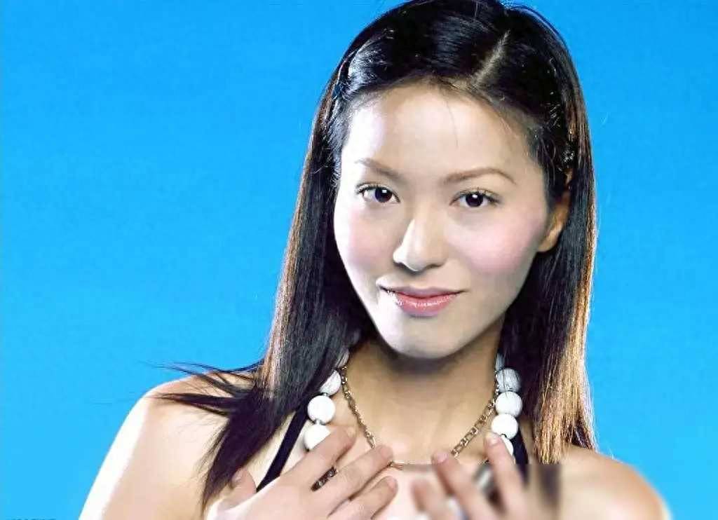 原创            滕丽名录综艺颜值暴跌，脸僵、笑起来像哭，曾遭2位男星背叛