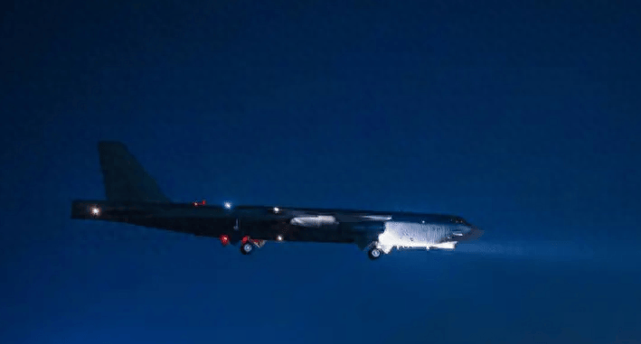 原创            伊朗放话,要用威力更大导弹报复以色列,美国调来B-52只是杯水车薪