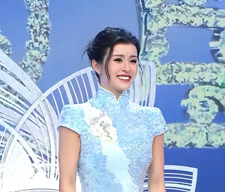 原创            2025港姐赛果出炉，博士冠军被嘲太矮了，你觉得呢？