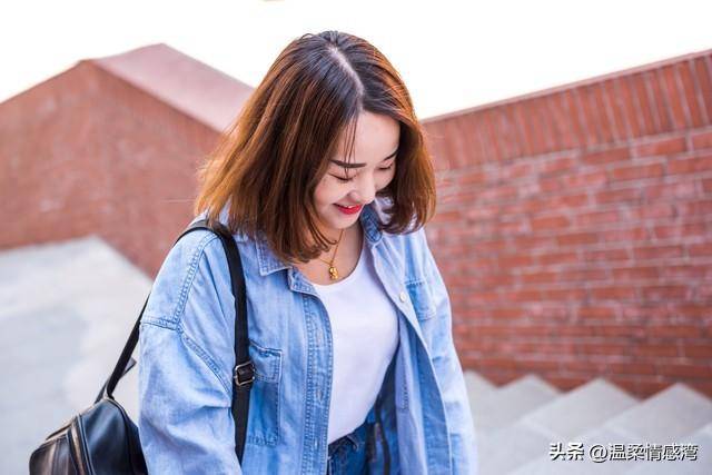 原创            5秒暧昧触碰：让她从害羞到依赖，男人不懂的肢体密码