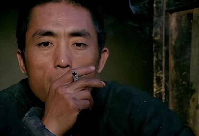 原创            张艺谋离婚37年后，爱情事业双丰收，前妻肖华如今过得怎样？