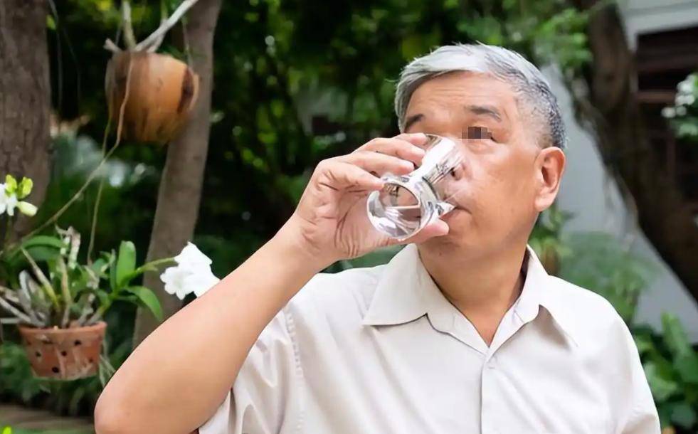 原创            大蒜是高尿酸“推手”？医生提醒：高尿酸患者尽量远离这几类食物