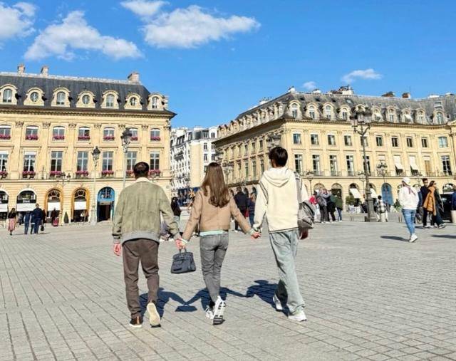 原创            李嘉欣也没想到，因何超琼败光的脸面，如今被14岁儿子找了回来