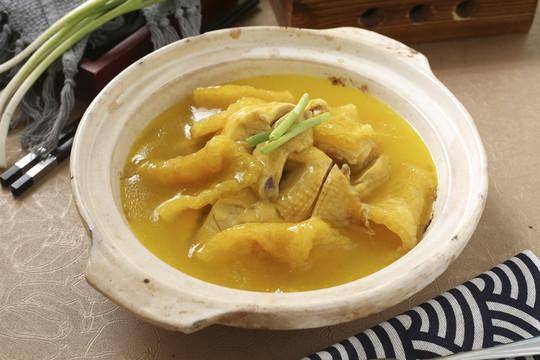 滋补养颜就靠它！花胶鸡煲烹饪全攻略