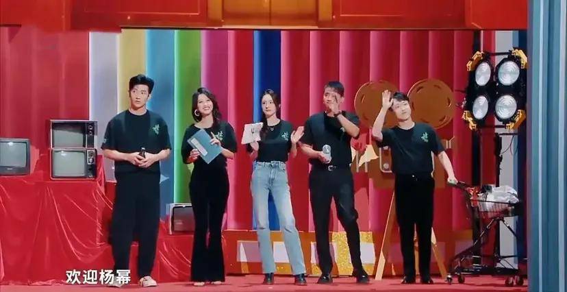 原创            《王牌9》开启，金靖表现引发争议，全场扑街画面让人直呼好烦