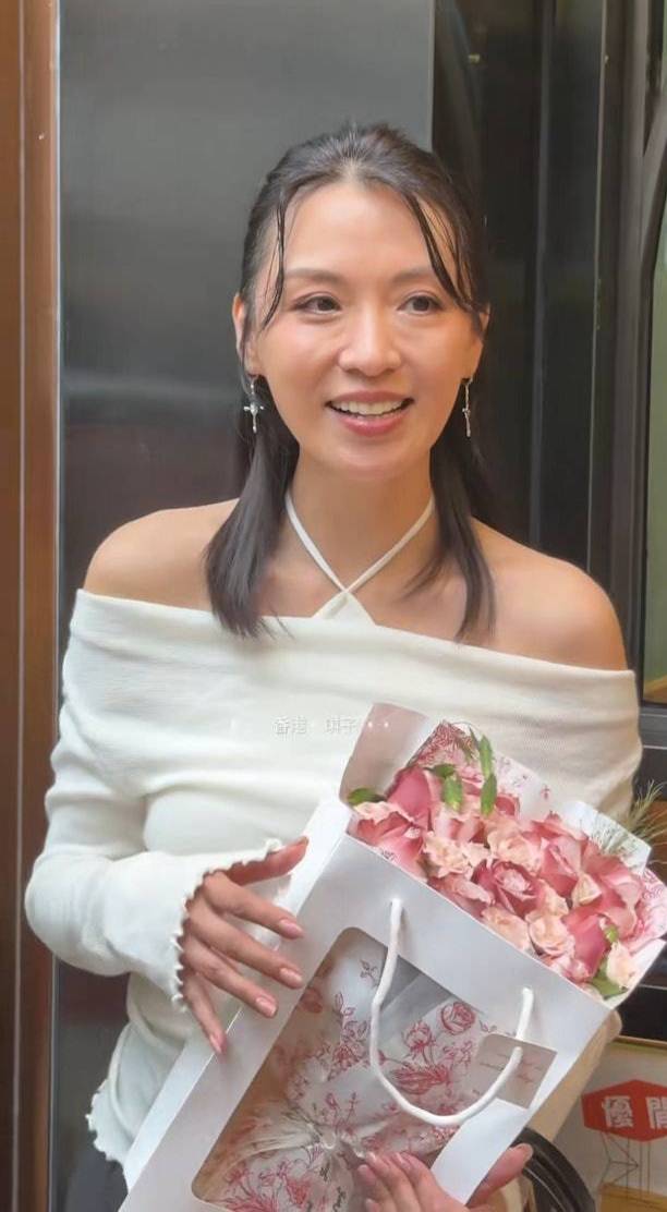 原创            51岁TVB女星生图流出！零滤镜真面目引热议，粉丝力撑：已经很美了！