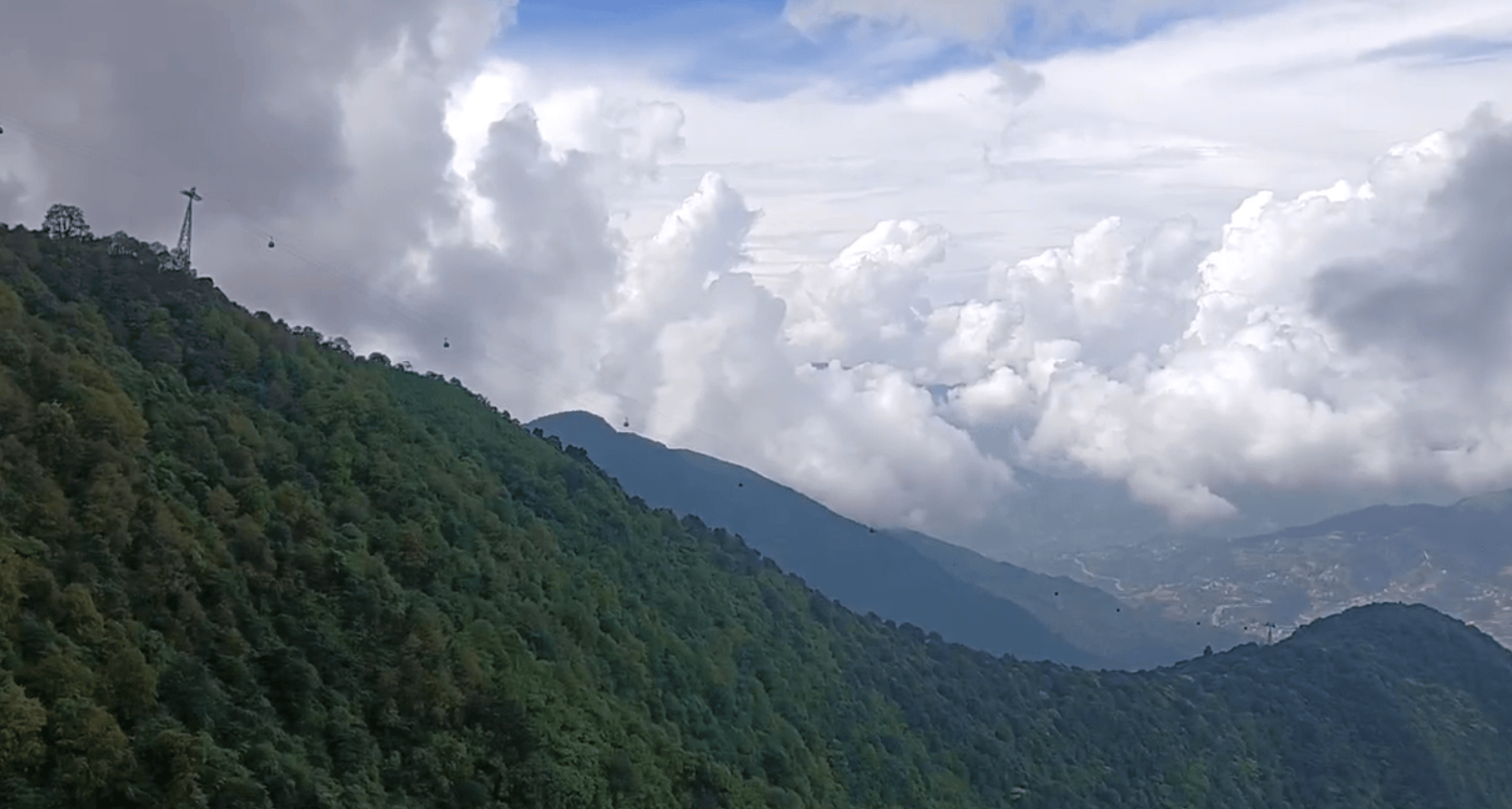 湖南登顶珠峰第一人亲历尼泊尔骚乱：所住酒店被砸，抗议人群没攻击游客，还欢迎拍视频