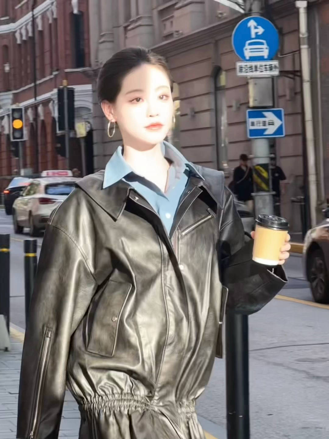 祝绪丹分享背头港风造型美图 慵懒随性又摩登