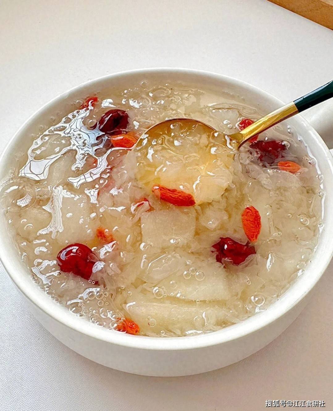 原创            秋季养肺黄金期，建议多吃这“3宝”，润肺又止咳，全家吃着舒坦