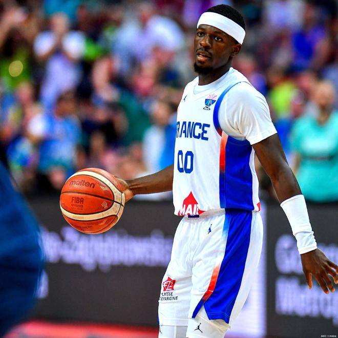 原创            弗朗西斯科和东契奇拥抱后还刷分！法国主帅：他的最后一球很重要