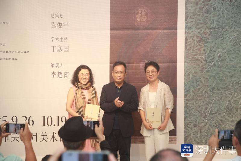 以笔为心共绘时代深情，深圳艺术家景丽莉、贺勤作品展开幕
