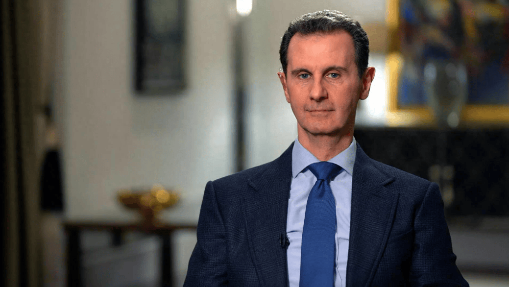 叙利亚发出逮捕令，59岁阿萨德在劫难逃？流亡俄罗斯10个月，这一次，轮到普京接招了