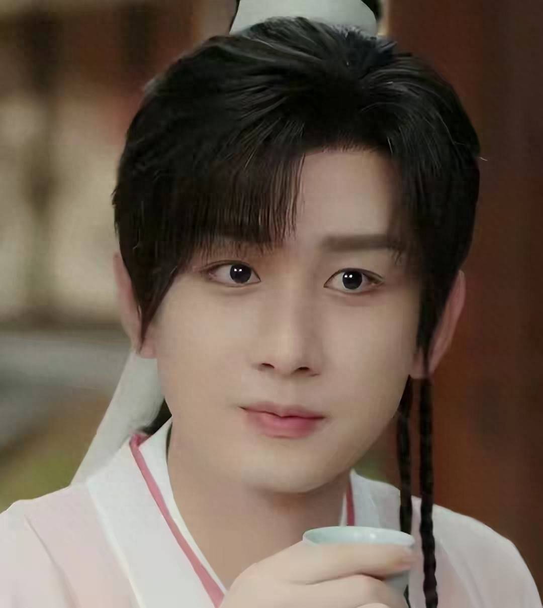 原创            单纯人设被质疑，新剧国外开分3.1，前经纪人的话又给成毅补了刀