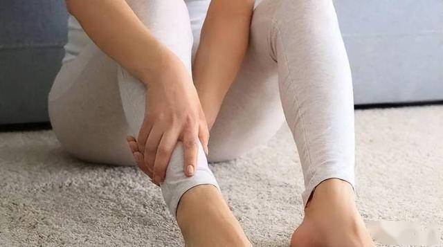 腿脚正在发出“血糖失控”的警报！医生：有这4个表现一定要小心